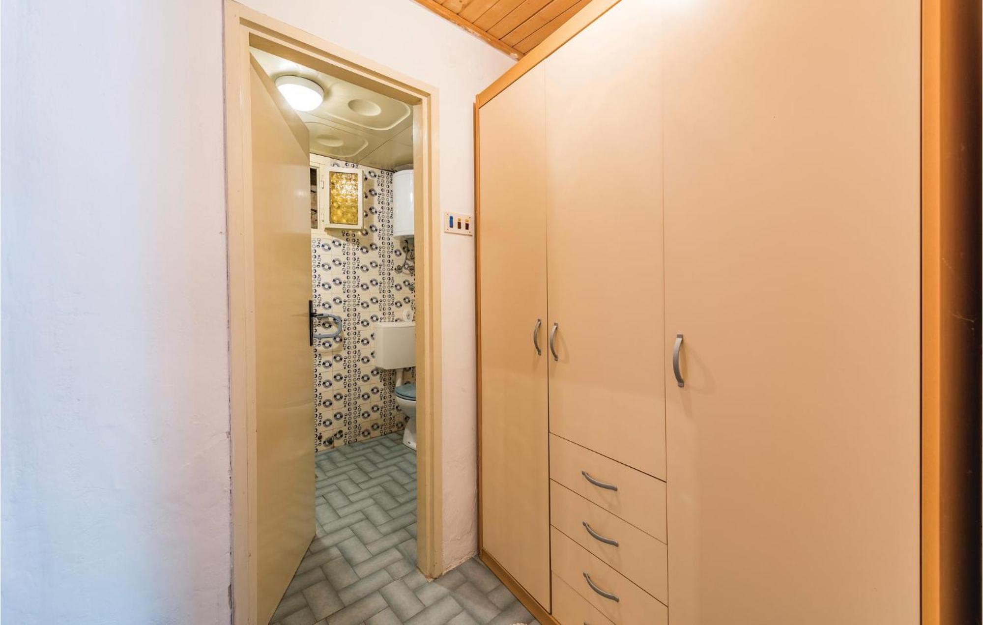 Cozy Apartment In Rabac With Kitchen Екстериор снимка