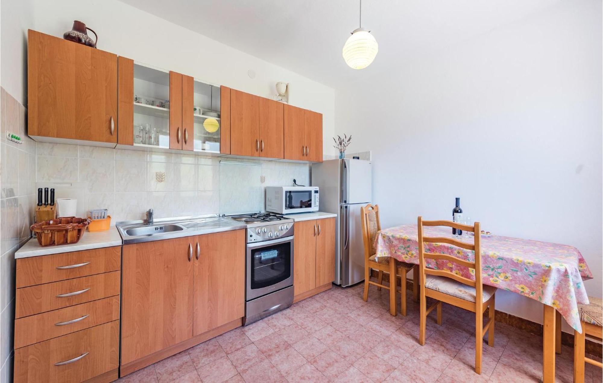 Cozy Apartment In Rabac With Kitchen Екстериор снимка