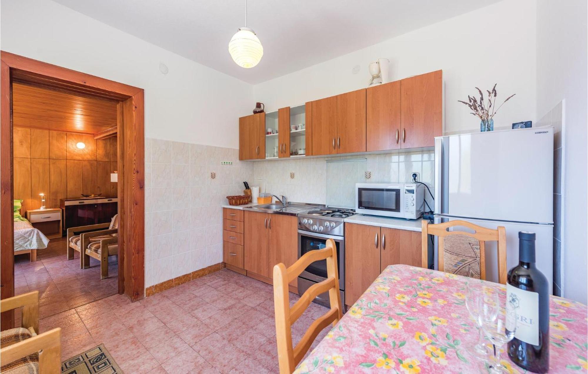 Cozy Apartment In Rabac With Kitchen Екстериор снимка